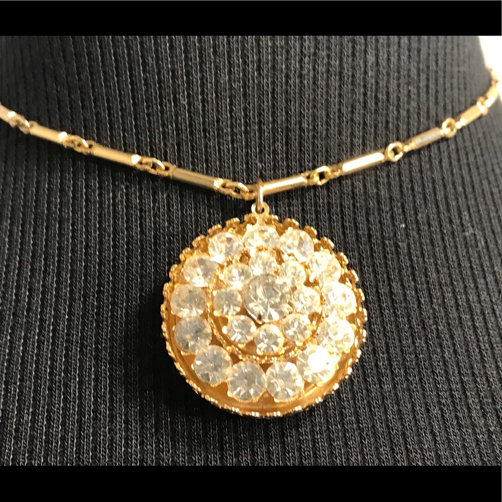 🔆 Coro golden paved rhinestone pendant necklace